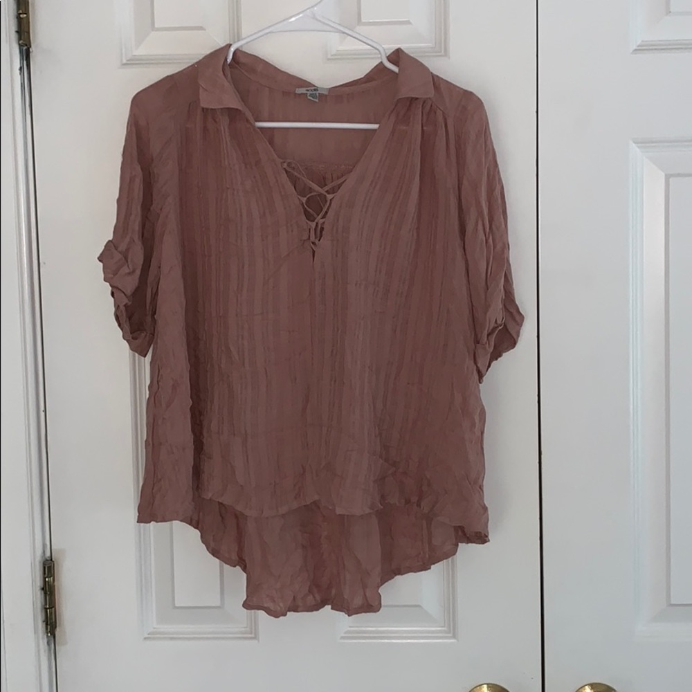 Cream shirt short sleeved